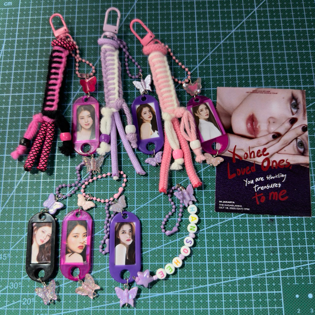 Freebies Han So Hee Xohee Loved One Nevertheless Keychain Bagcharm