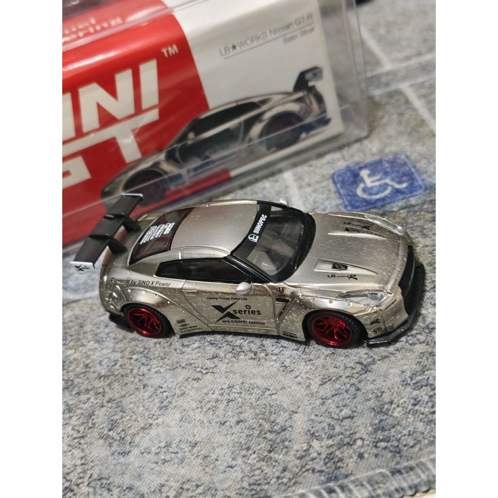 MINI GT #205 LBWK NISSAN GT-R SATIN SILVER SINOPEC LOOSE