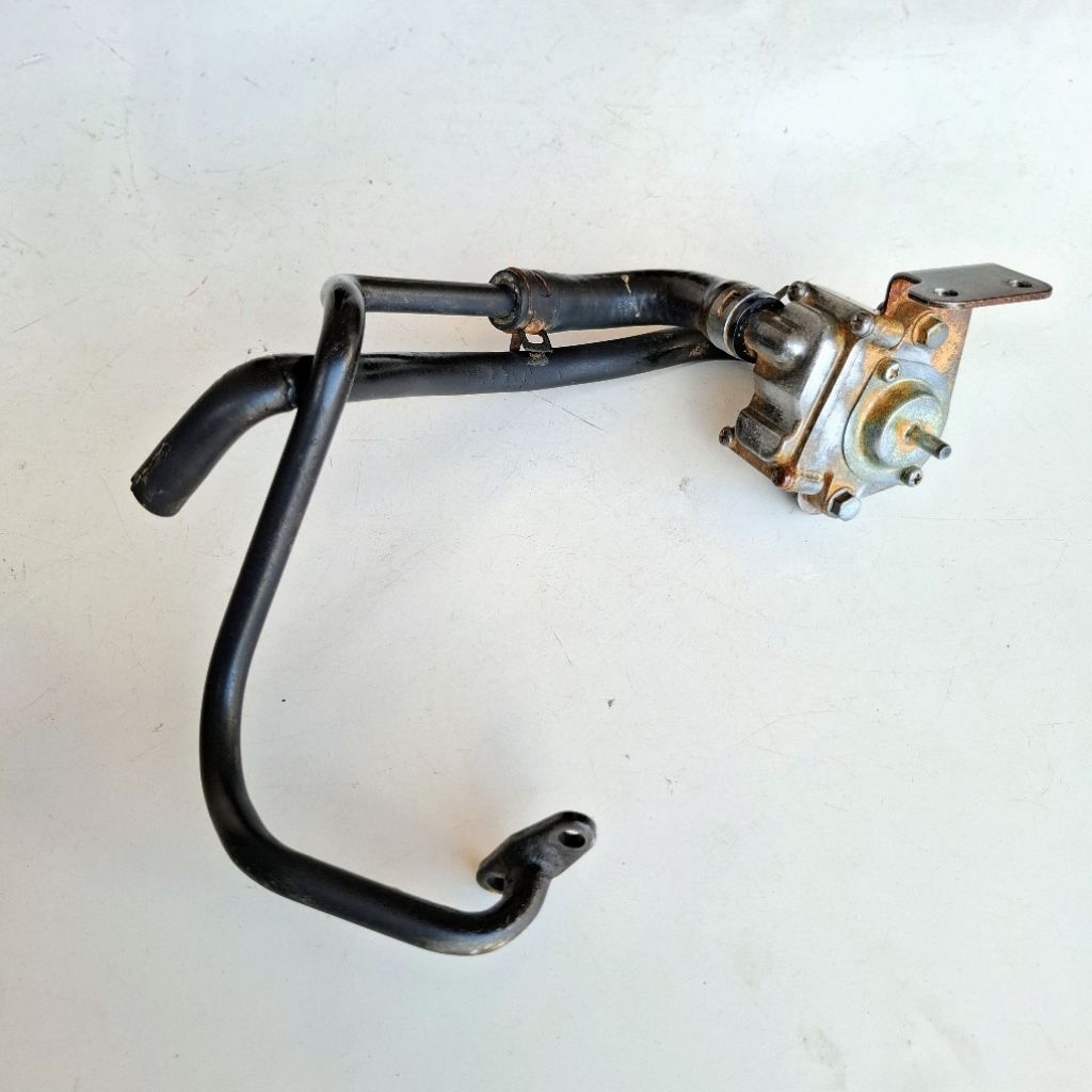 SELANG EMISI SMASH TITAN 115 ORIGINAL COPOTAN PIPA EMISI PEMBUANGAN GAS SMASH TITAN 115