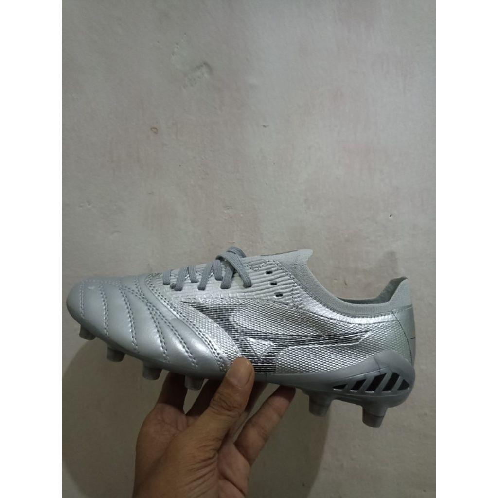 Sepatu Bola Mizuno Neo 4 Silver