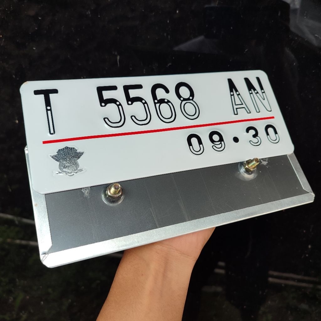 plat motor baut tanam font setengah lubang (satuan)