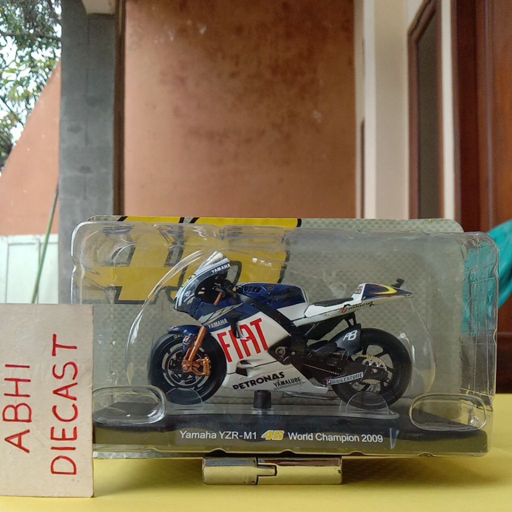 Leo models motogp yamaha yzr-m1 fiat 2009 vr46 miniatur diecast moto gp leomodels yzr-m1 fiat 2009 r