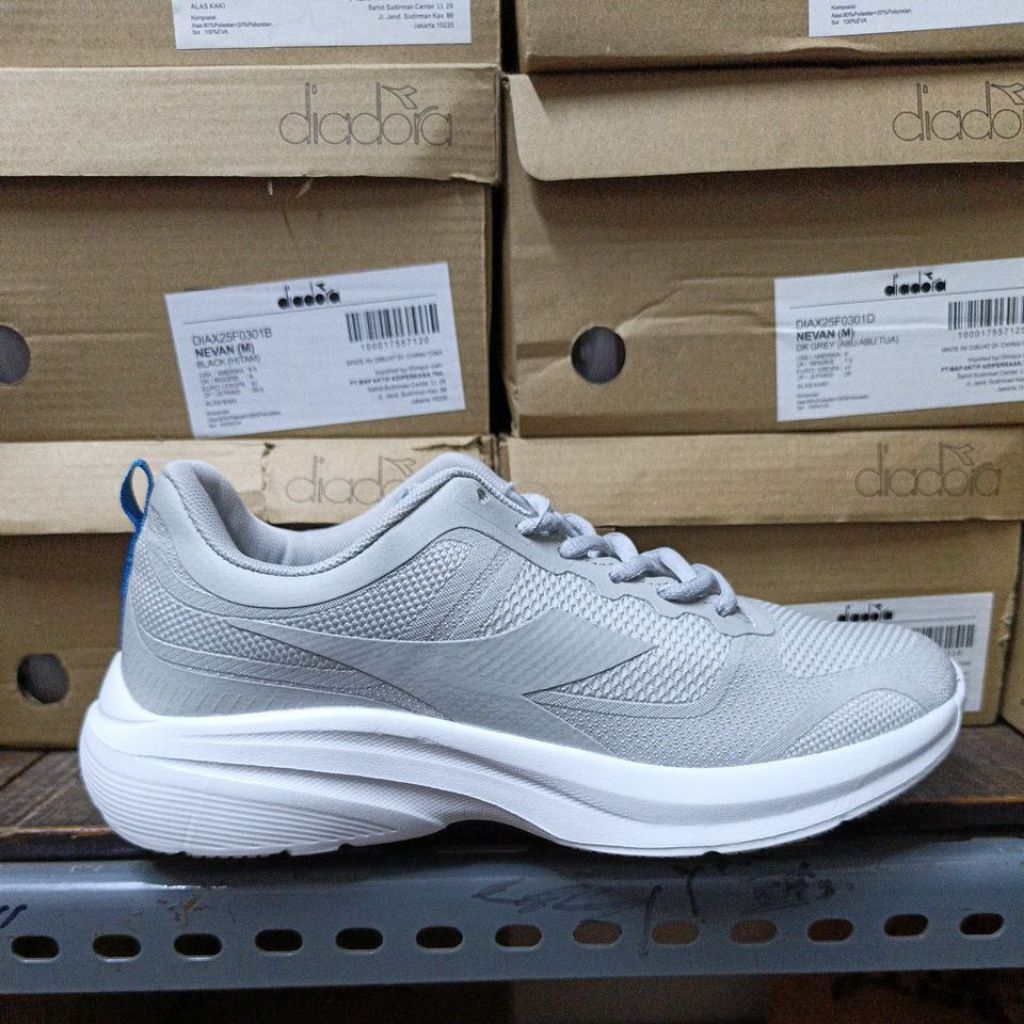 Size 40 | Sepatu Olahraga Wanita Diadora Namaste Grey Original