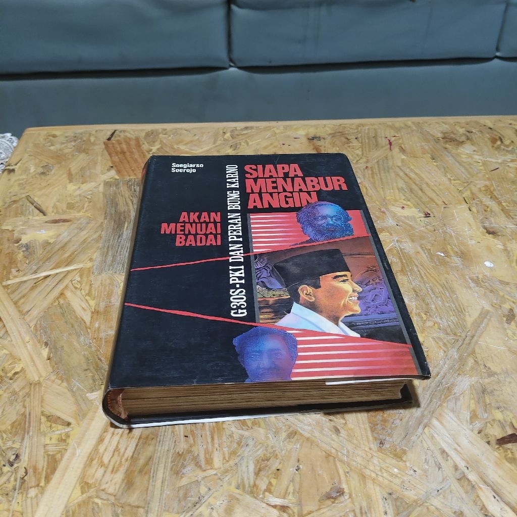 Buku Siapa Menabur Angin Akan Menuai Badai