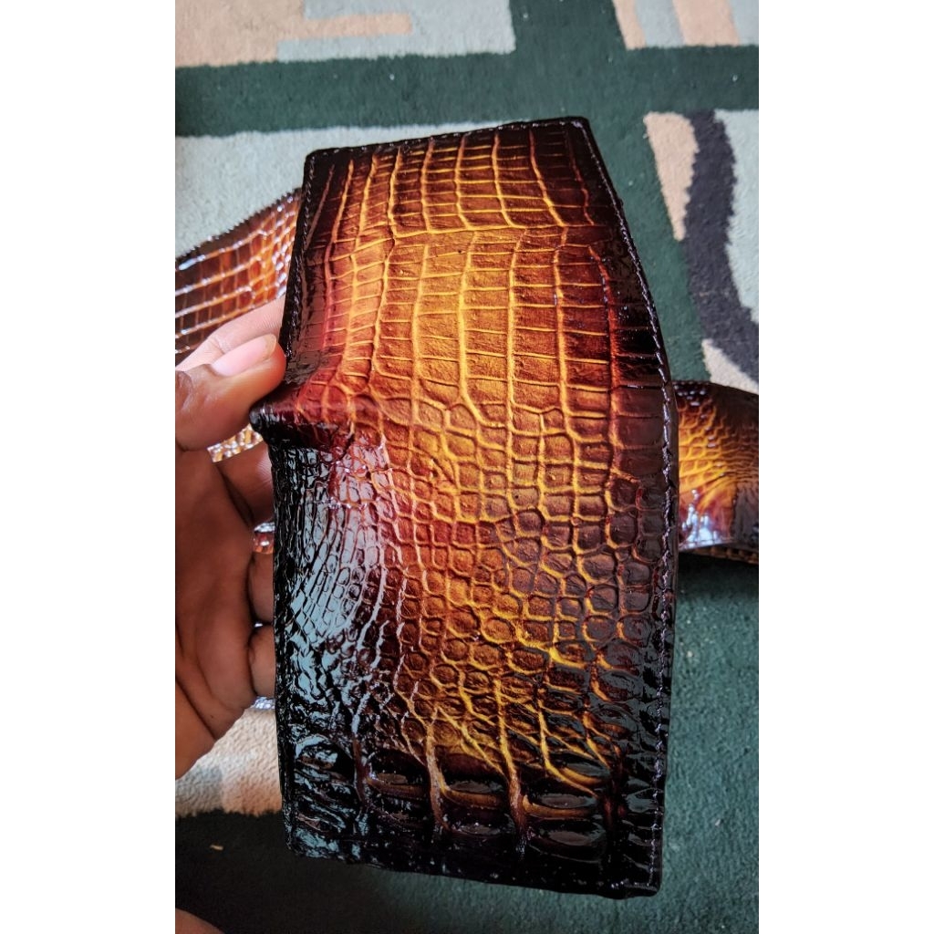 dompet lipat kulit buaya asli dari Merauke
