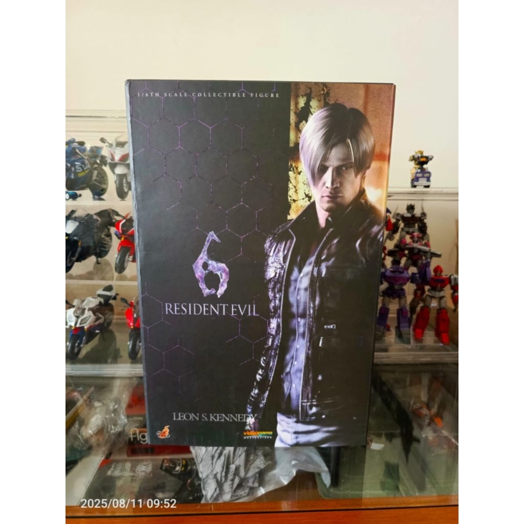 Hot toys resident evil 6 Leon S Kennedy