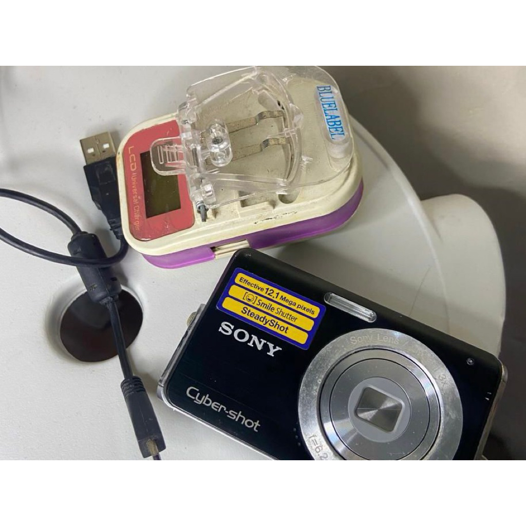 DIGICAM + CHARGER PRELOVED PRIBADI