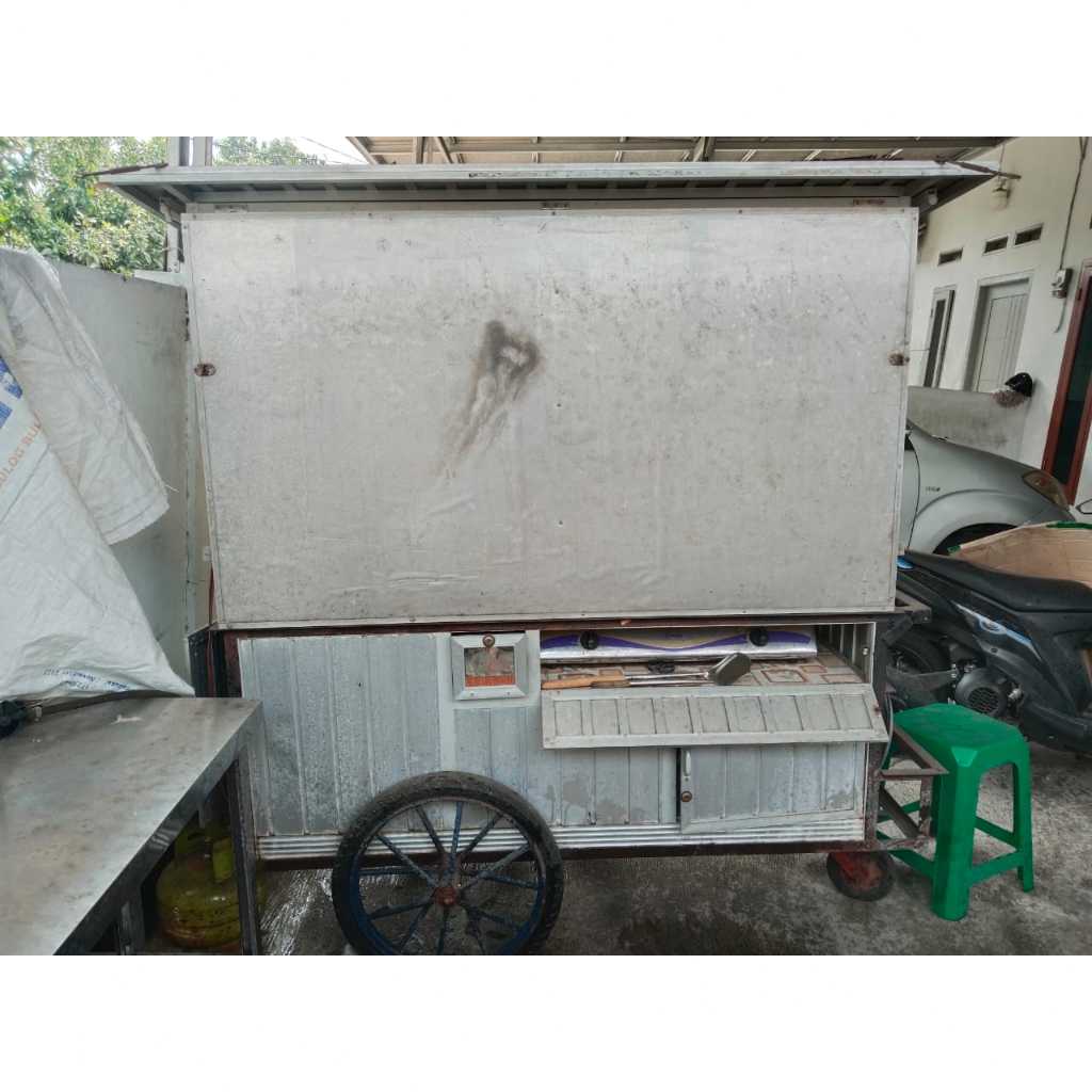 gerobak bekas seafood ada roda dan kompor