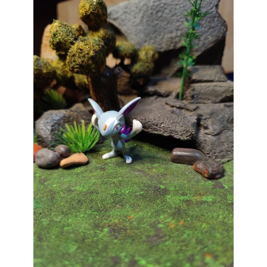 pokemon figure - sneasel - tomy