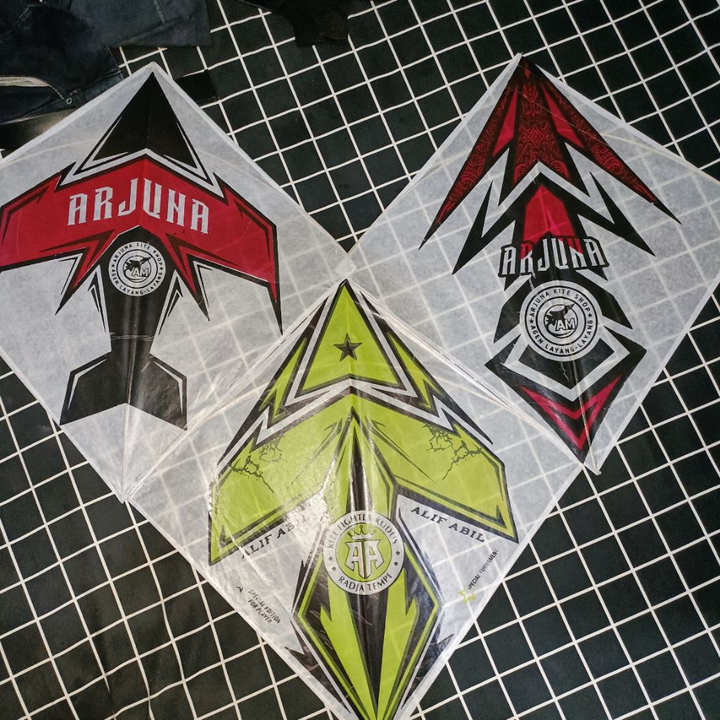 (100 pcs) kertas layangan 2 warna,kertas layangan