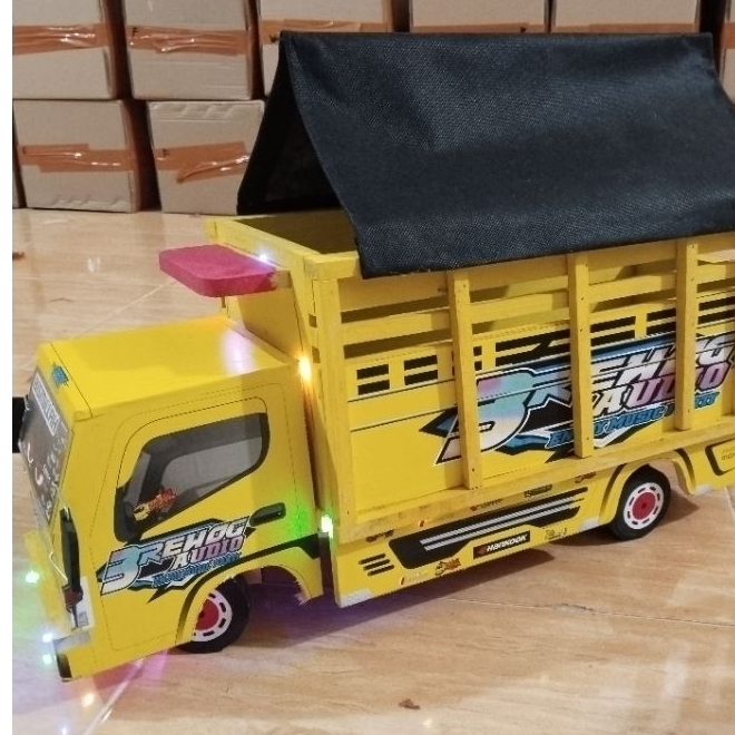 truk oleng Miniatur  wahyuabadi asli kayu jumbo panjang 55 cm full lampu&terpal pintu belakang bisa 