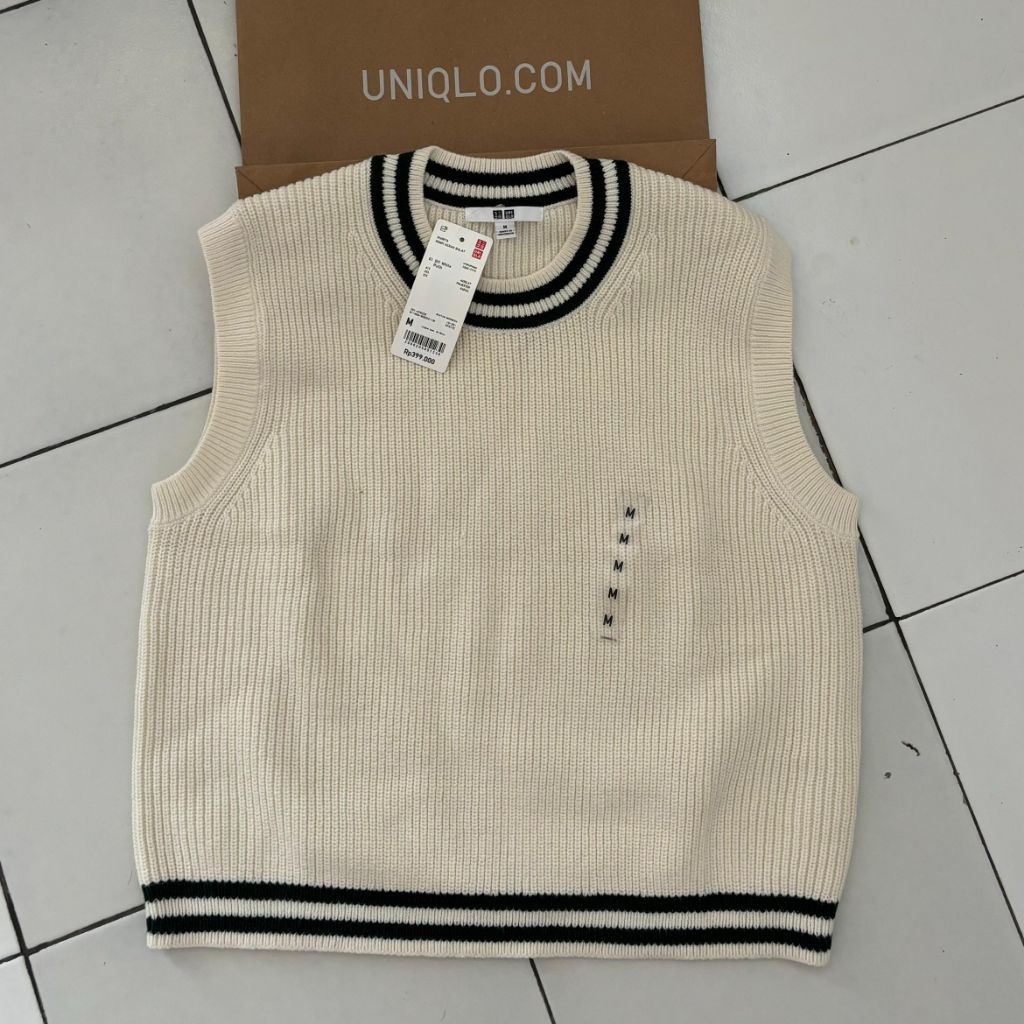 Uniqlo Rompi Kerah Bulat