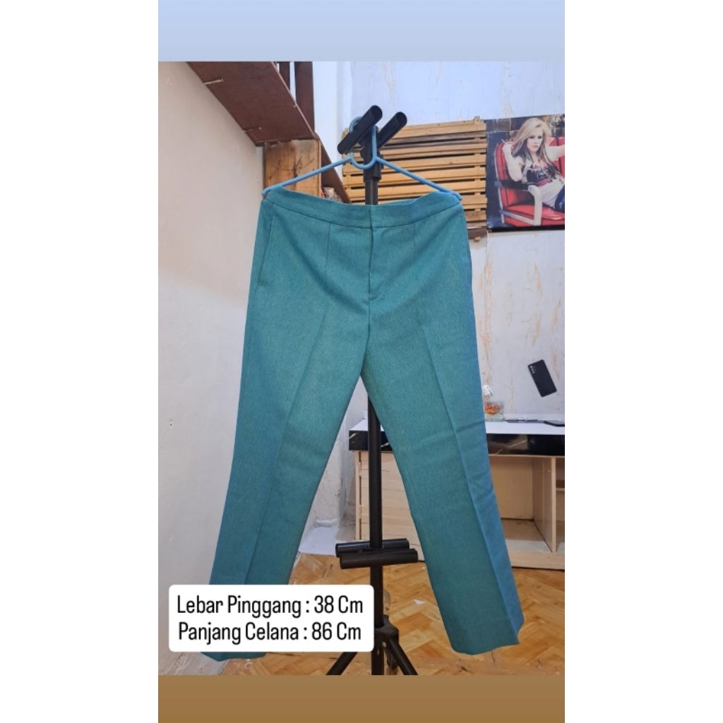 Celana wanita sopan