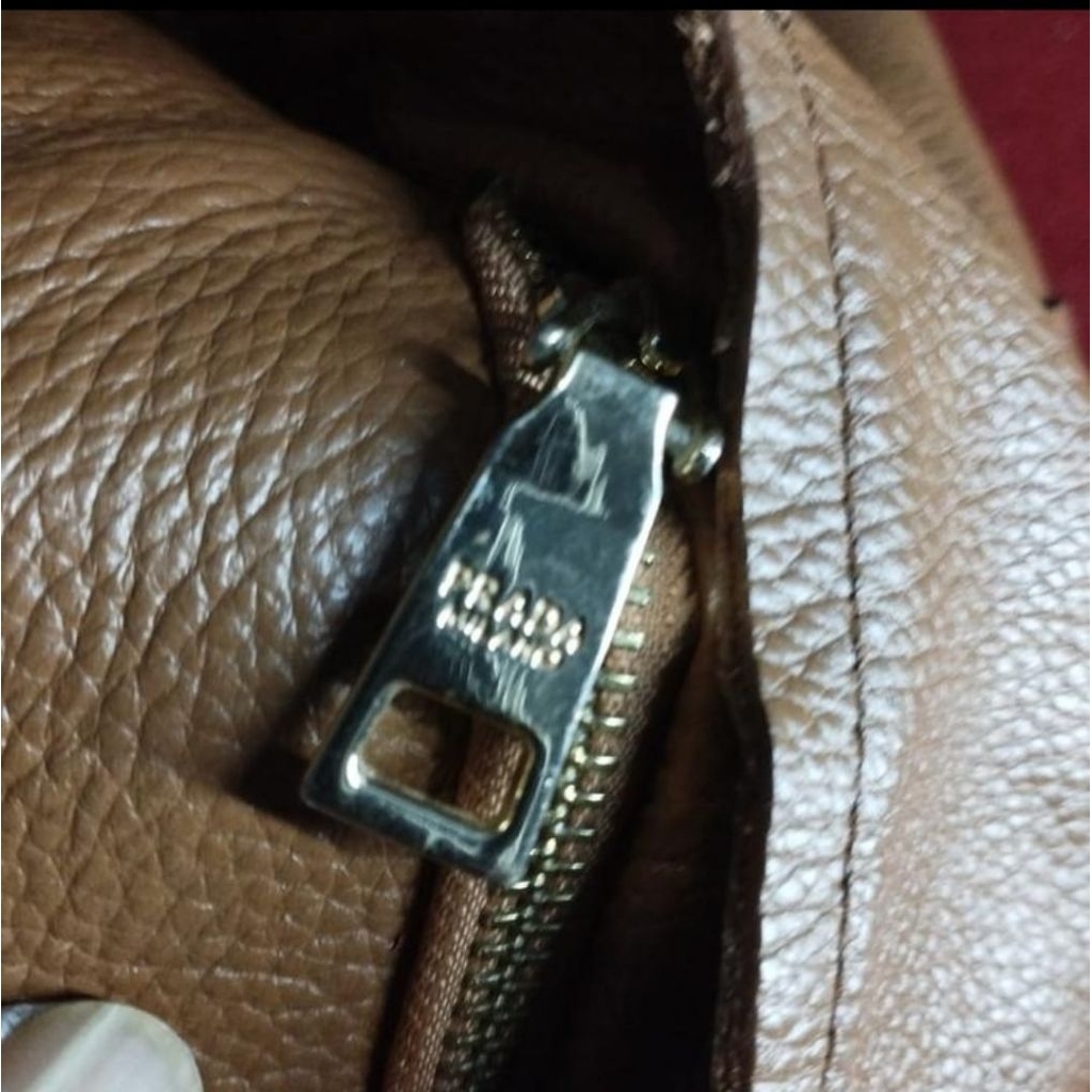 Preloved Tas Prada Tas Wanita Kulit Asli