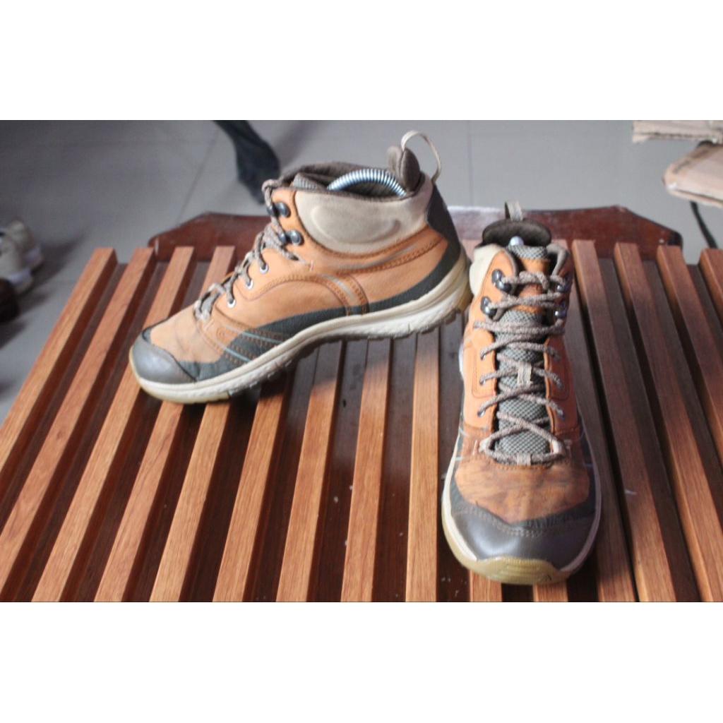 Sepatu outdoor keren mantul " Keen" upper kombinasi outsole keras khas outdoor. size 38,5 insole 235