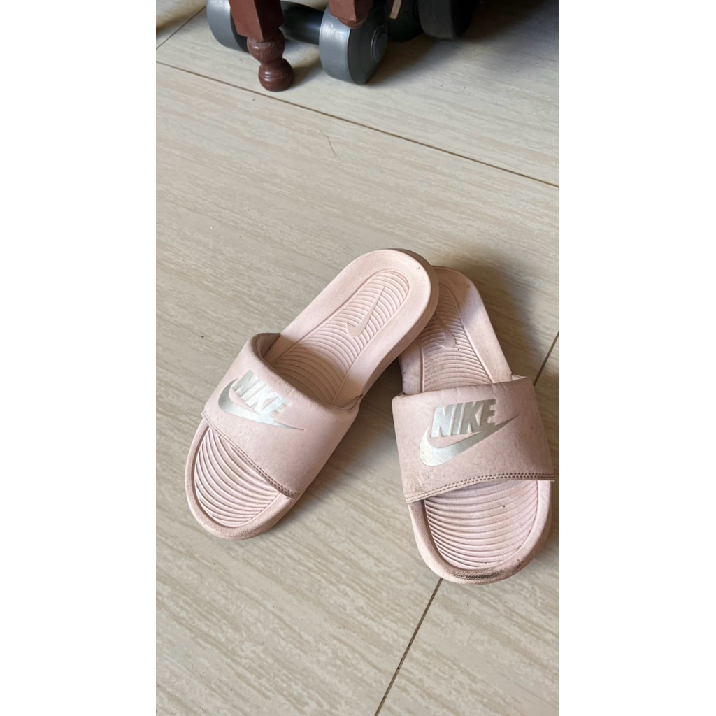 preloved sandal nike cewe