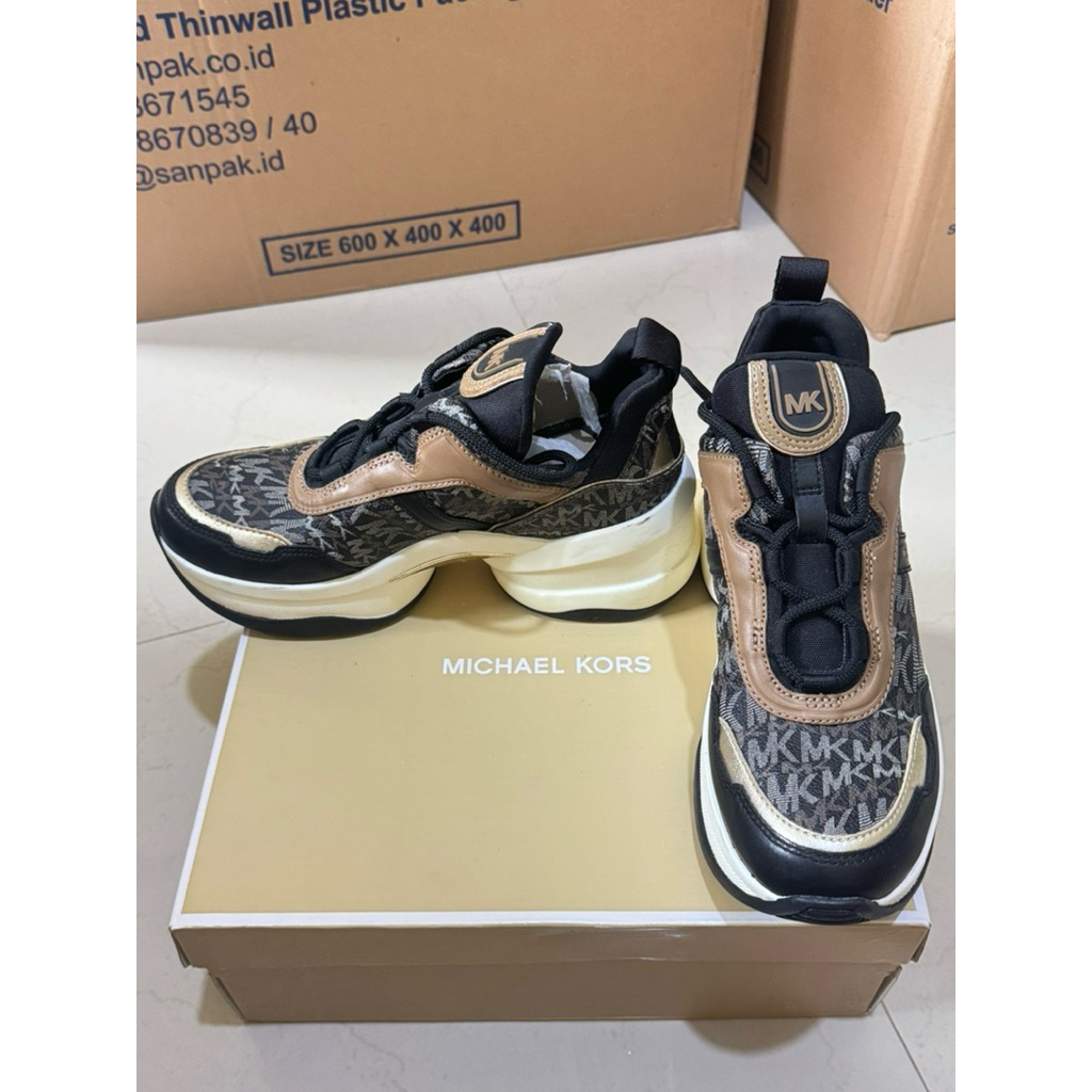 Preloved Sneakers MK Olympia Trainer