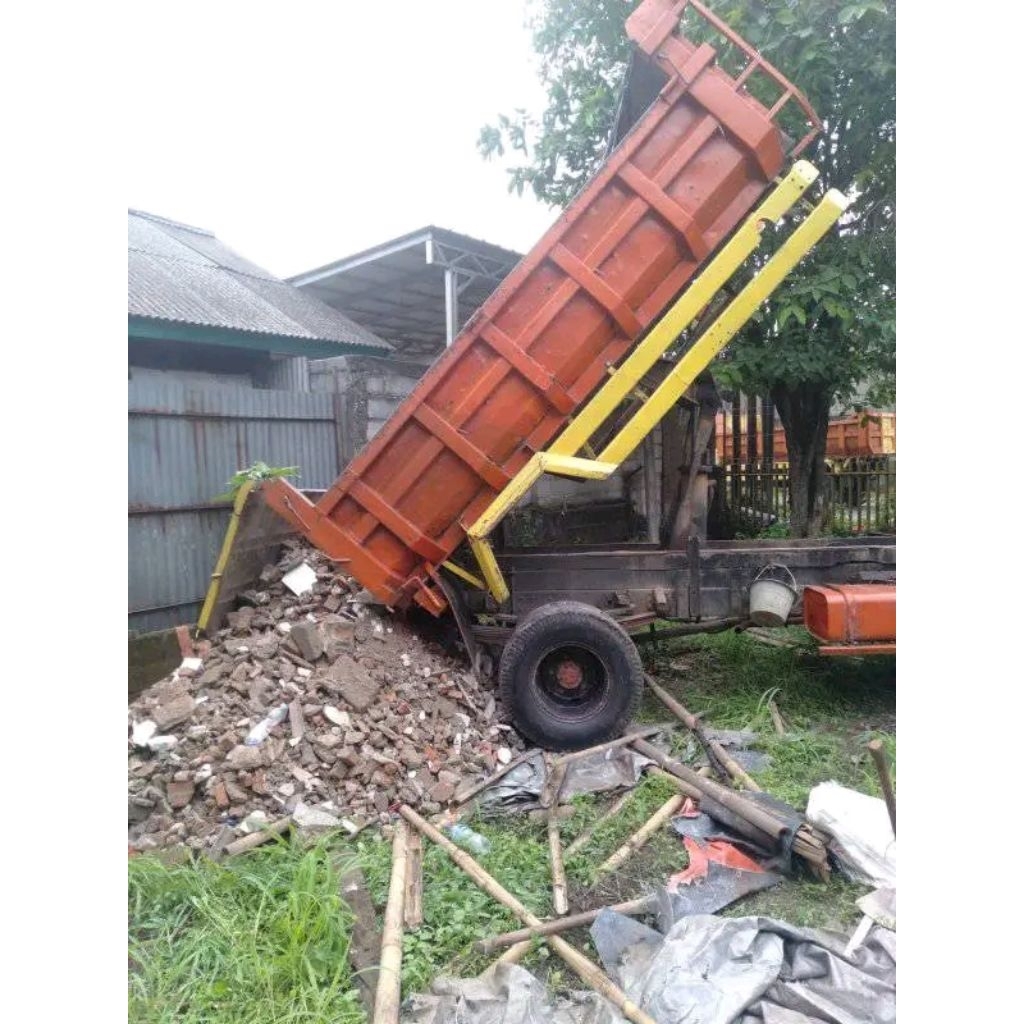 urukan puing proyek jakarta selatan