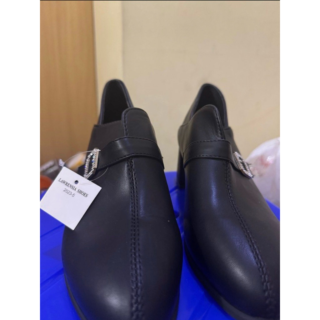 Sepatu Lawrensia