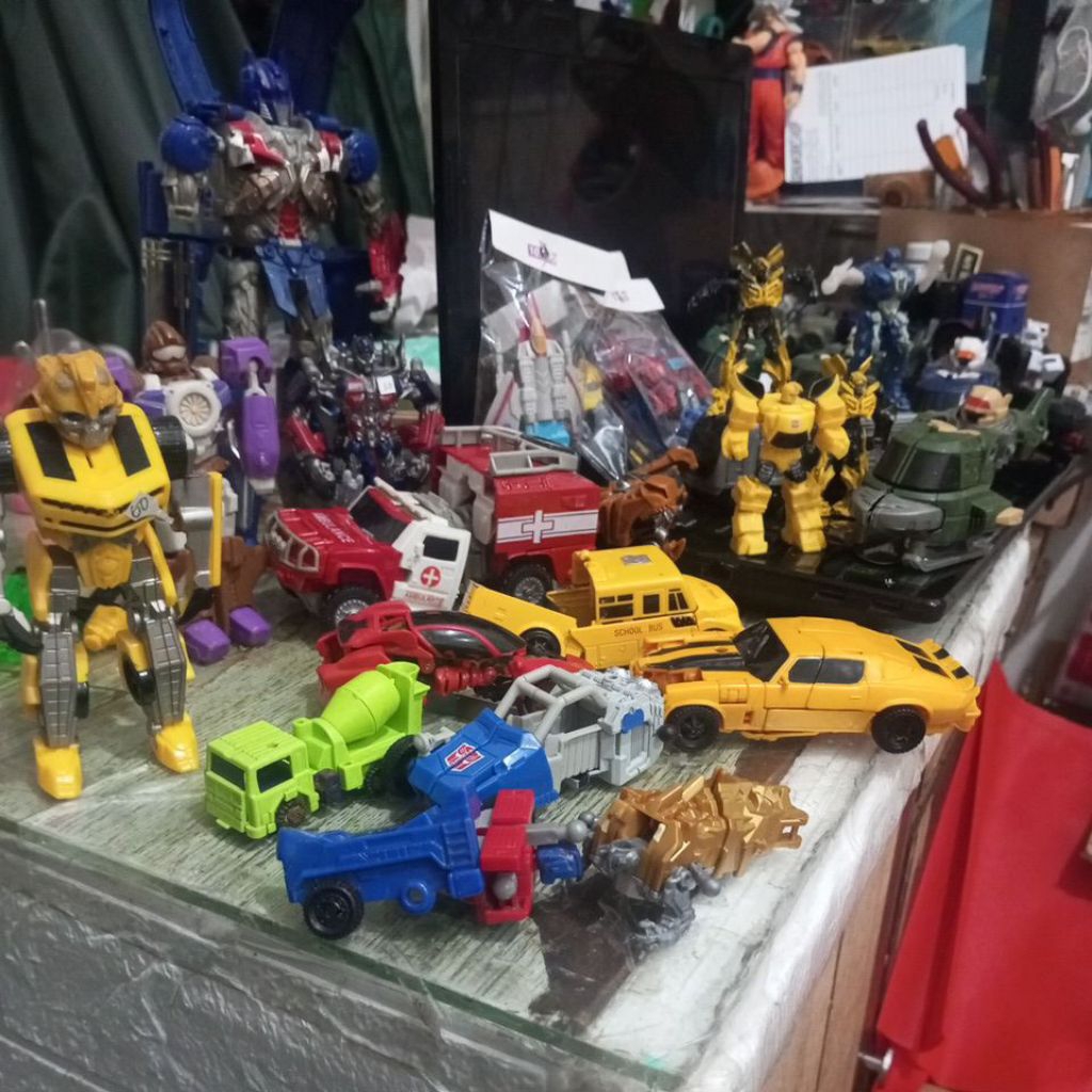 junk Transformers dan robot kecil