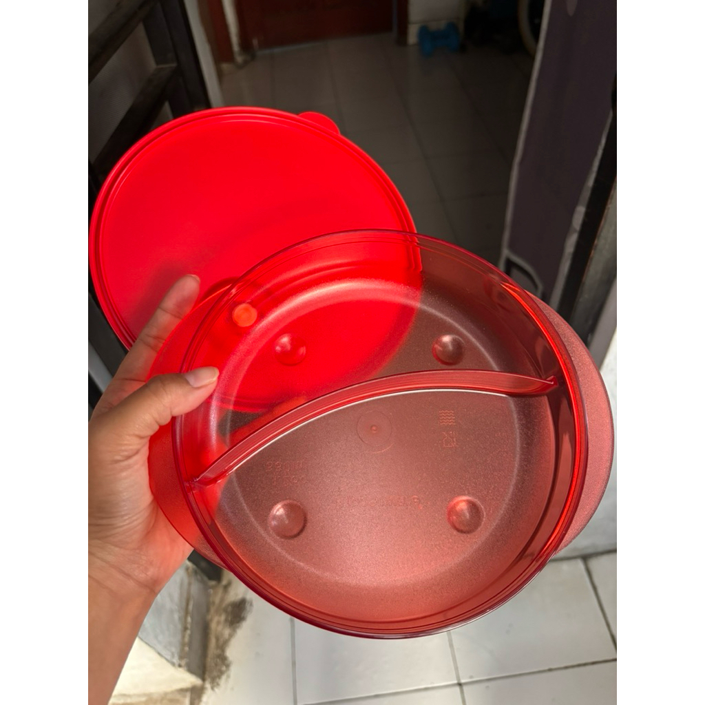 1 Pcs rock & serve round with divider (sekat) tupperware - tempat makan/bekal makan sekat kristal(ba