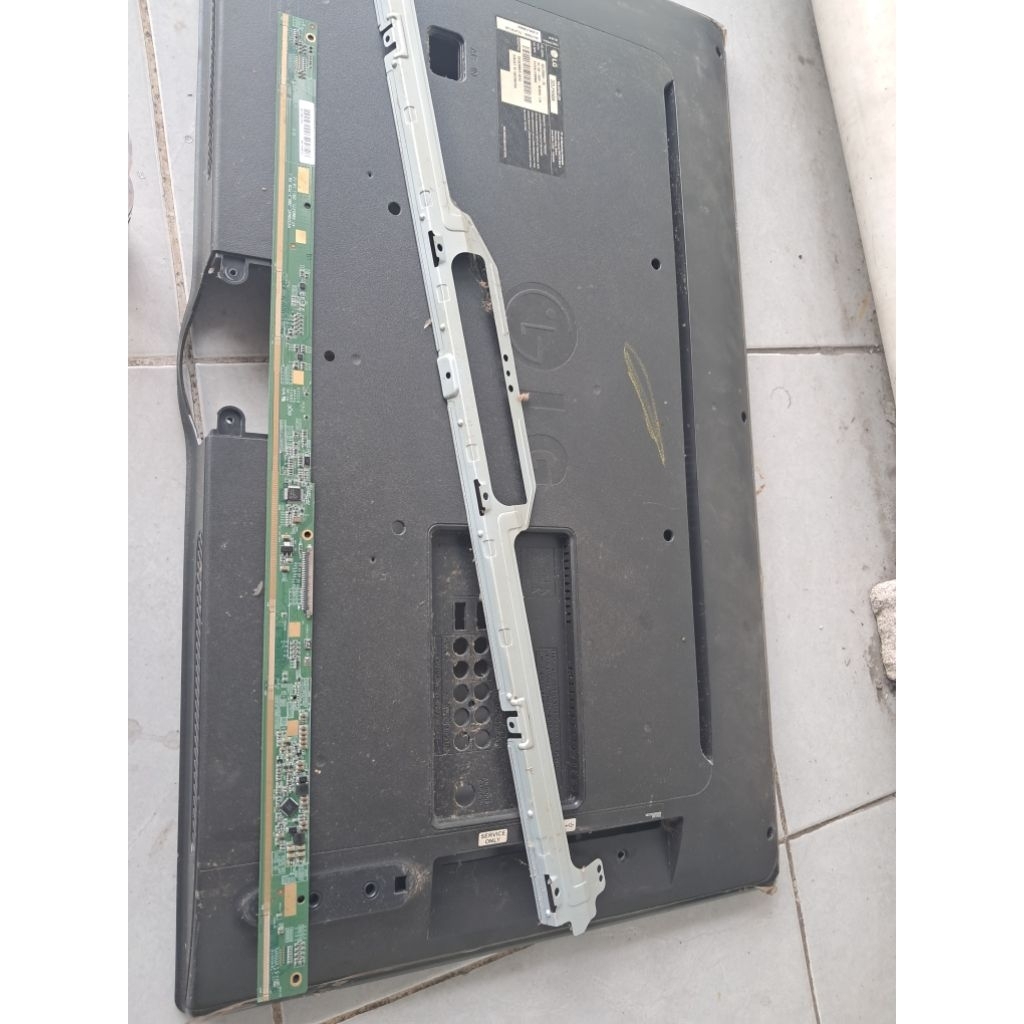 Mesin TV LG 32LF550A, NORMAL BELUM ADA SOLDERAN. ex layar pecah