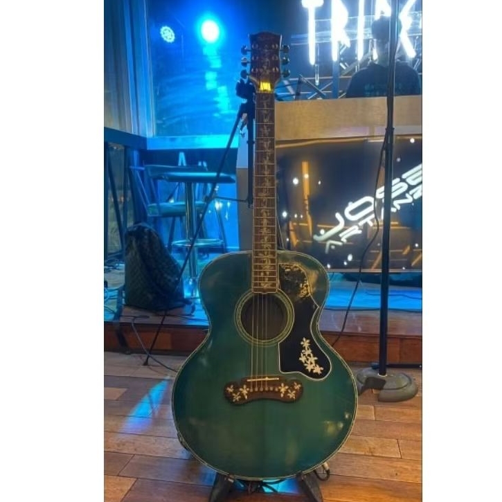 Gitar Akustik elektrik custom Gibson J200