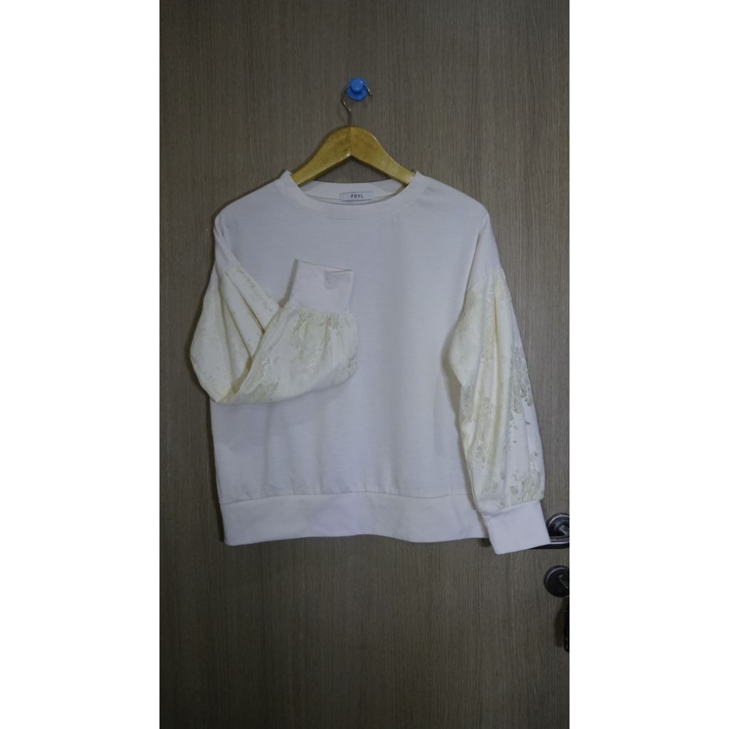 Lengan Balon Baju Putih Wanita