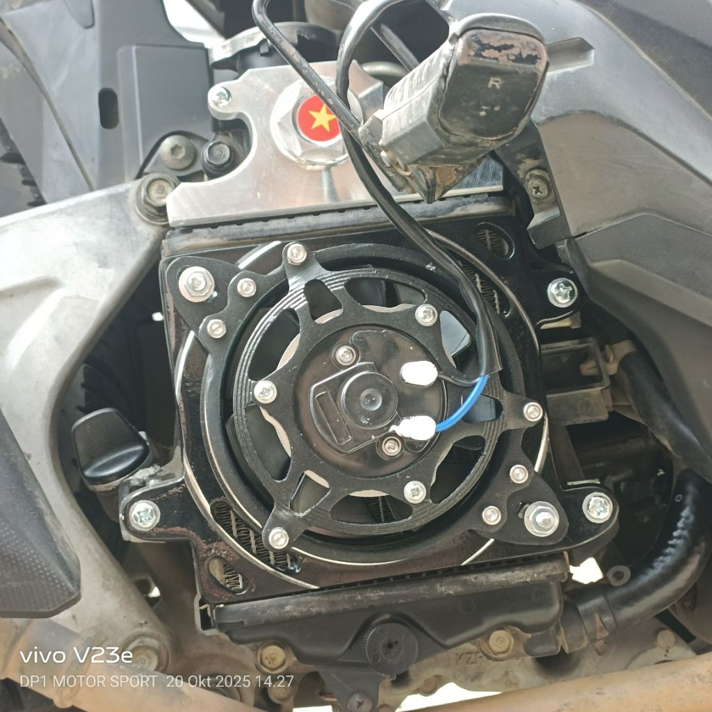 PAKET COVER SET EXTRA FAN RADIATOR VARIO 125 VARIO 150 SET LEHER RADIATOR