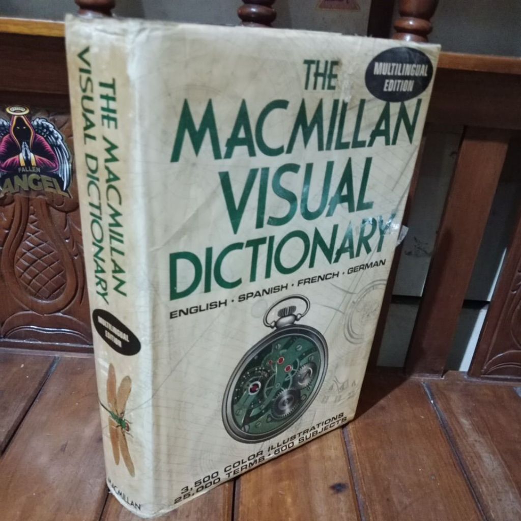 THE MACMILLAN VUSUAL DICTIONARY
