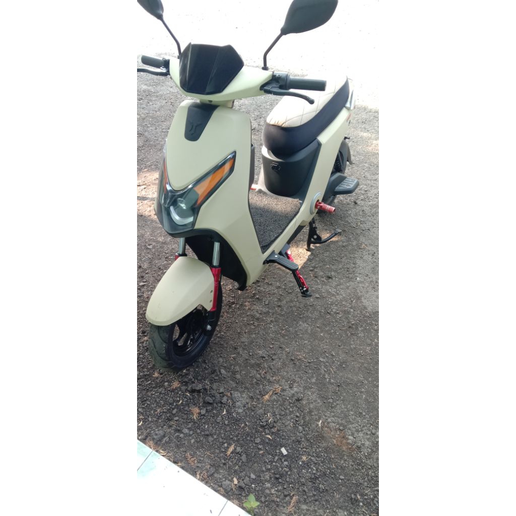 uwinfly D70 second Baterai Baru