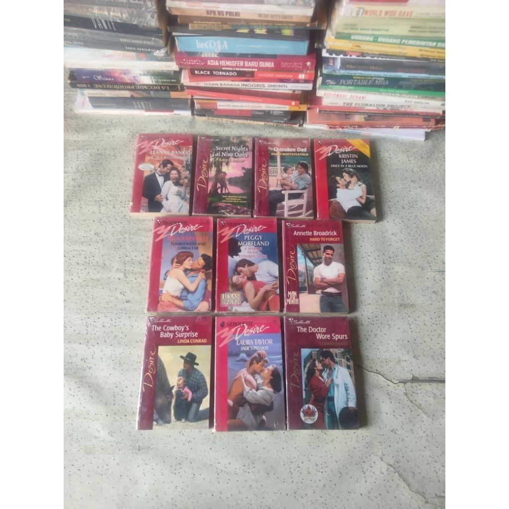 Buku Novel Silhouette: TROUBLE MAKER, SECRET NIGHT, WHITEFEATHER, BLUE MOON, GIBRALTAR, SPARKLE COWB