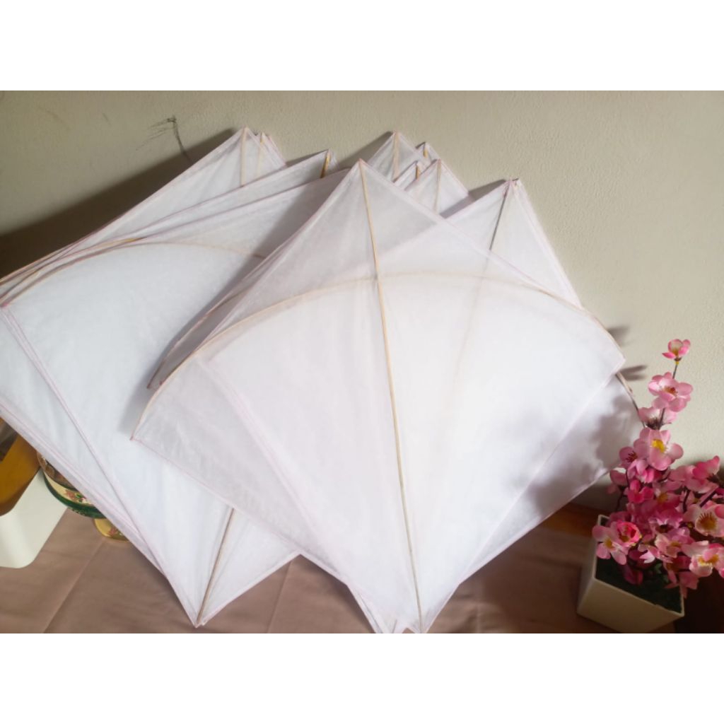 layangan Setelan polos putih