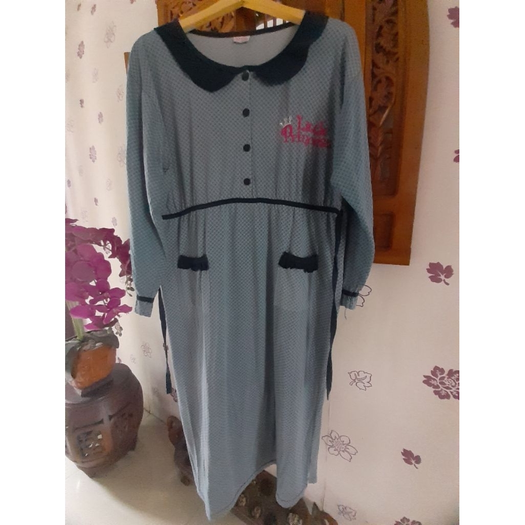 Gamis Anak Jumbo Preloved Second Branded MONIQ ( Ld 125 P 120 )