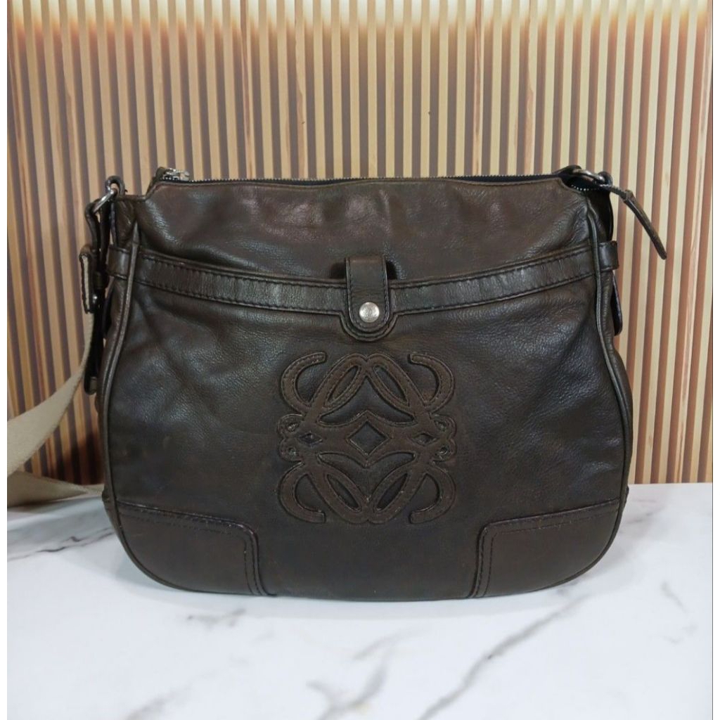 Preloved Loewe Anagram Slingbag Authentic Second Tas Pria Unisex