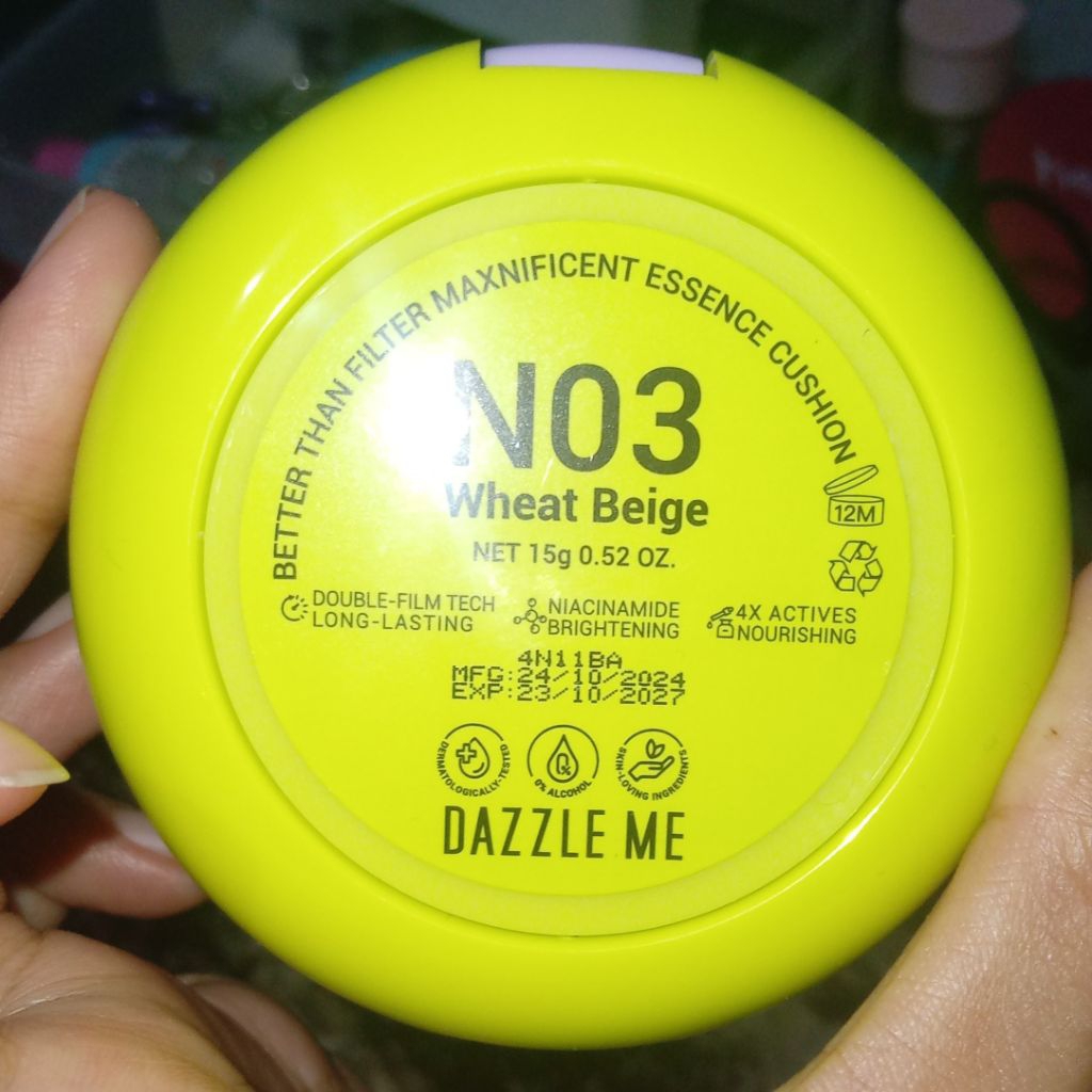 Preloved Cushion Dazzle Me Maxnificent Essence Cushion N03 Wheat Beige