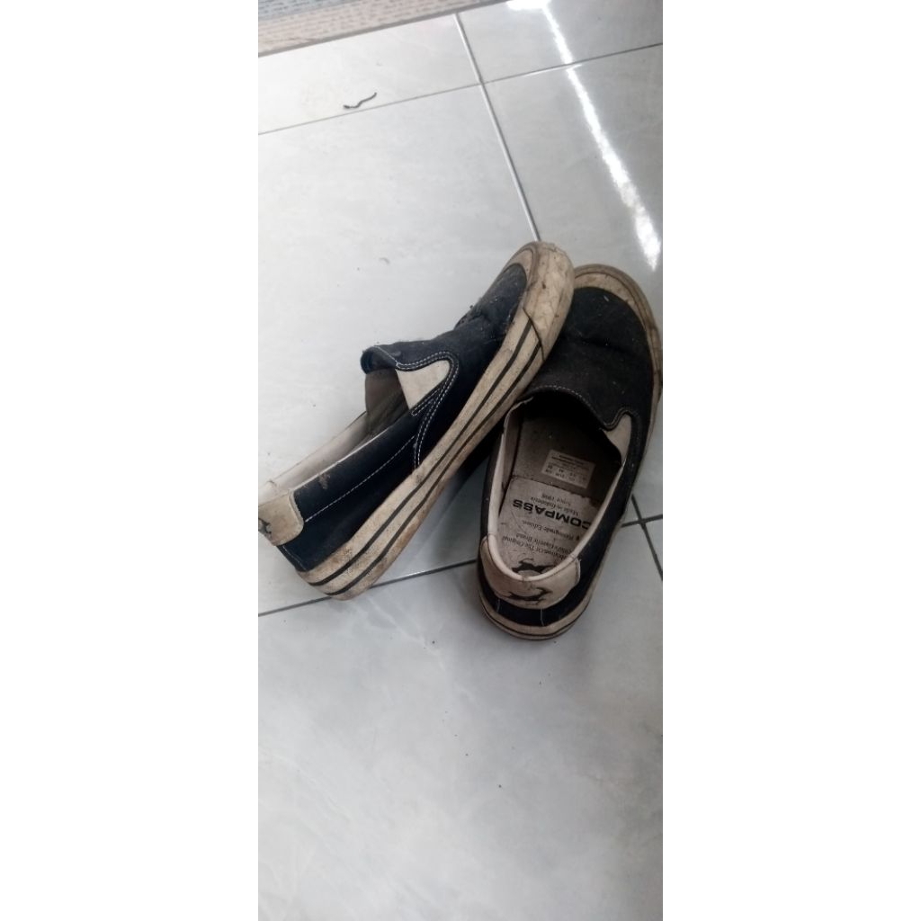 preloved compass slip on