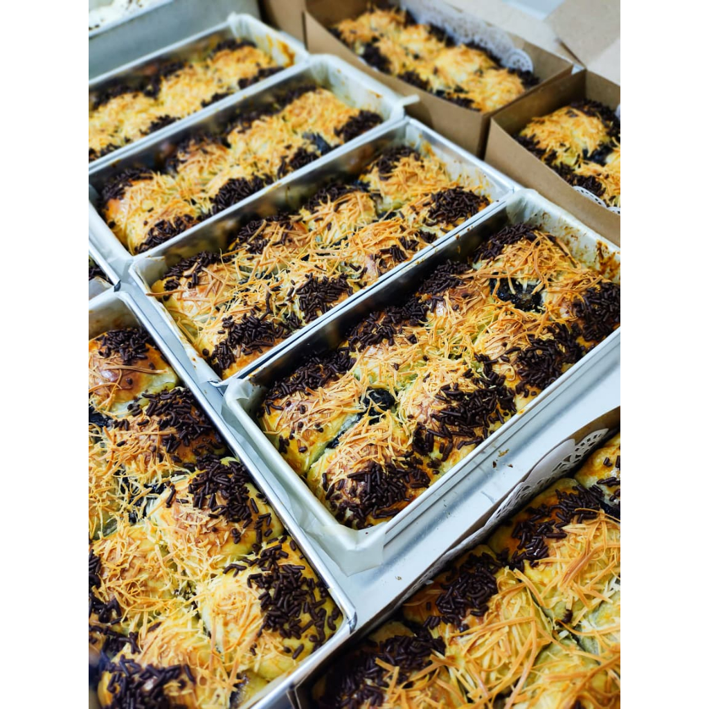 Bolen Pisang Coklat Keju by Roti Cabiak Pak Itam