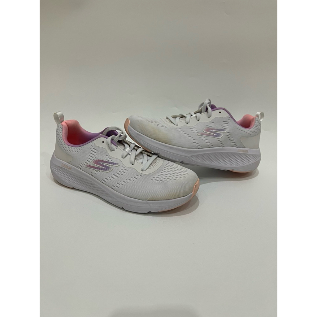 Sepatu lari Skechers Gorun