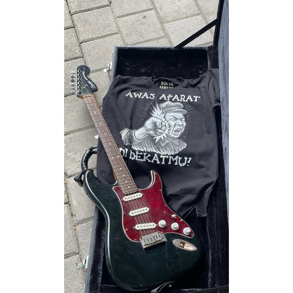 SQUIER STANDARD STRATOCASTER