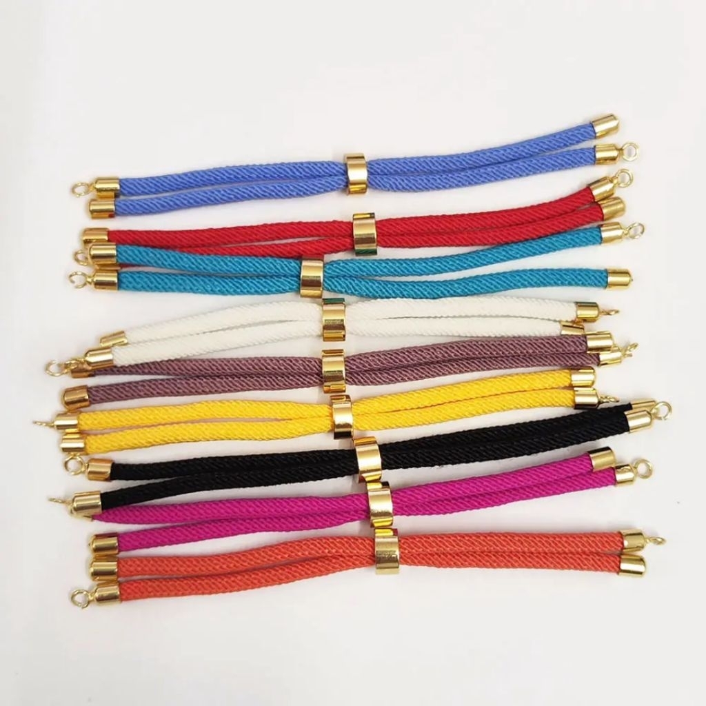 Gelang Serut Tali Adjustable Liontin Emas