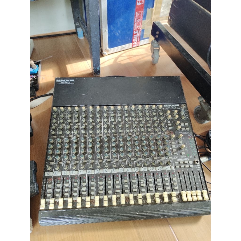 mackie vlz pro cr1604