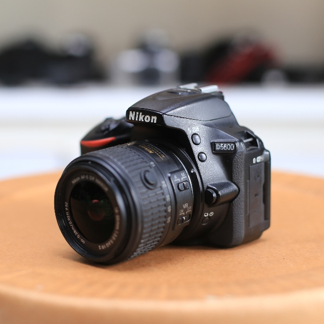 NIKON D5600 Lensa 18-55mm Kamera DSLR
