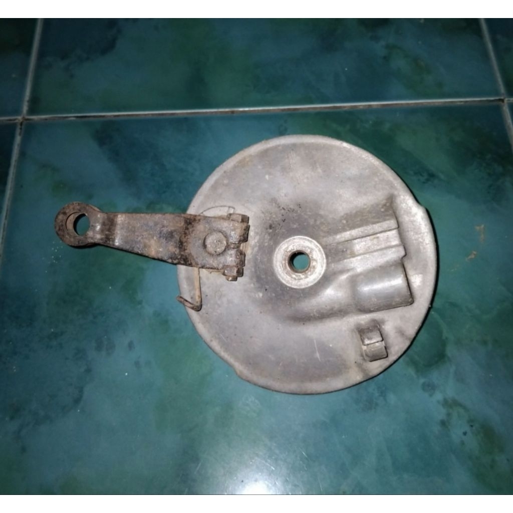 Tutup tromol depan yamaha v75 cover kampas rem tromol depan yamaha v80 original