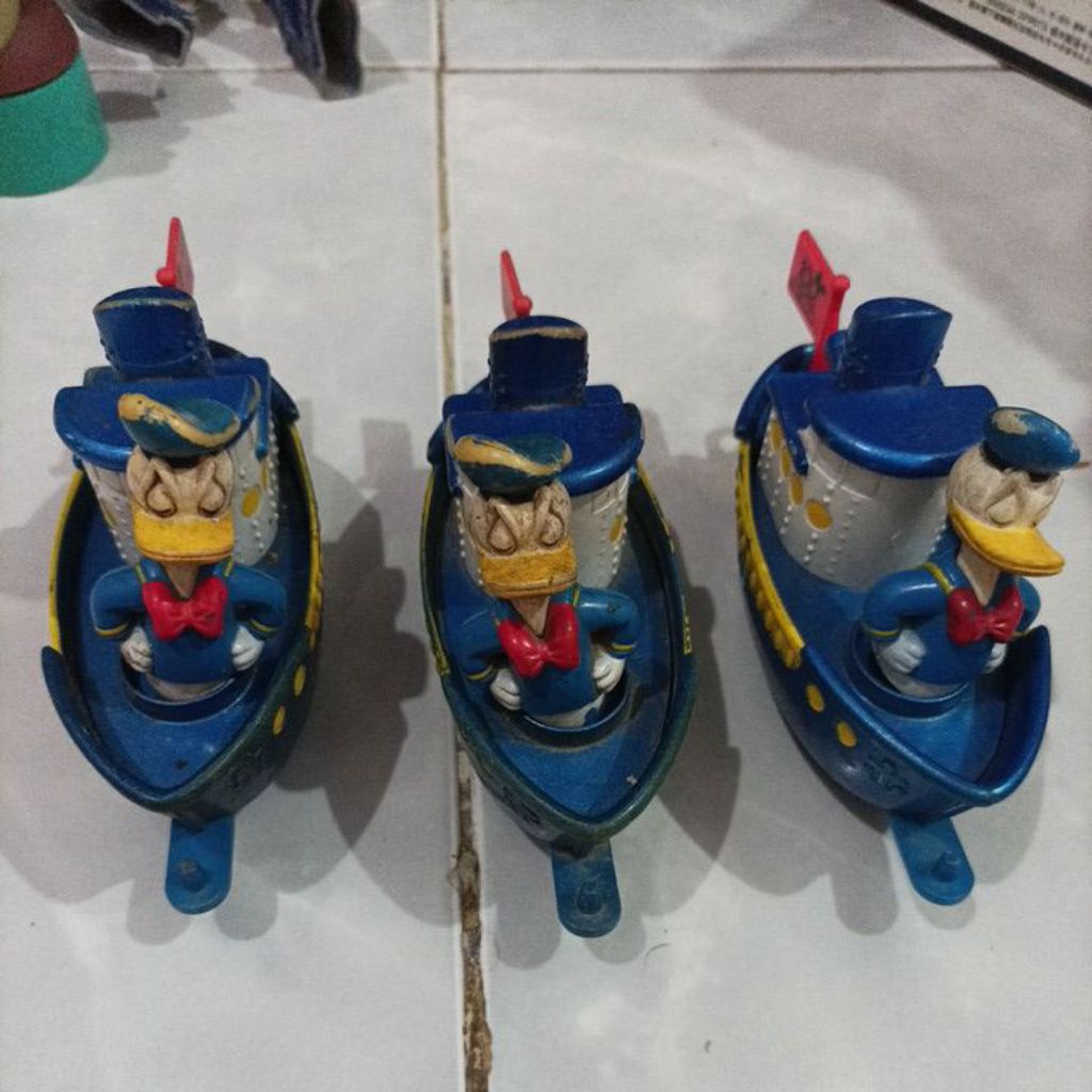 Donald Duck Donal bebek naik kapal ori