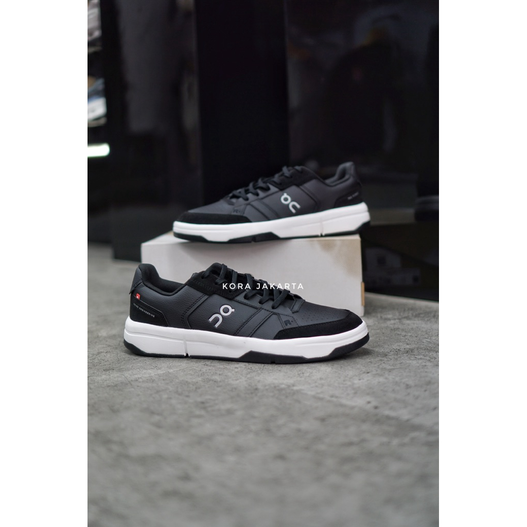 On Roger Clubhouse Black White Original 100% BNIB