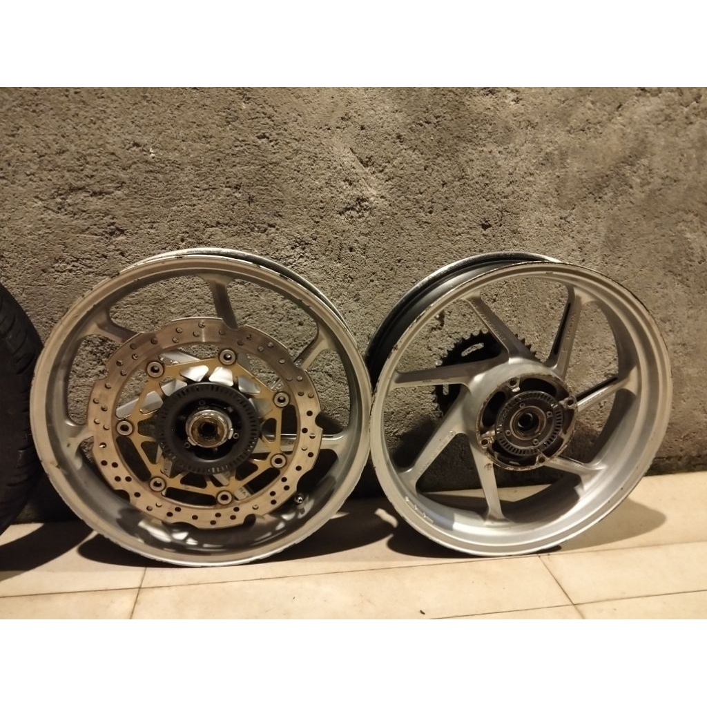 shockbreker shock belakang monoshok velg depan double disk belakang cakram kuning rotor abs non abs 