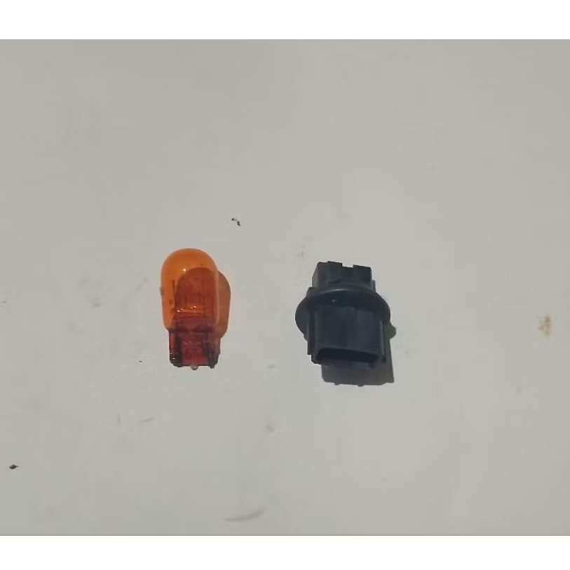 fitting socket soket sambungan lampu rem belakang avanza xenia 2012 -2017 harga socket sama lampu or