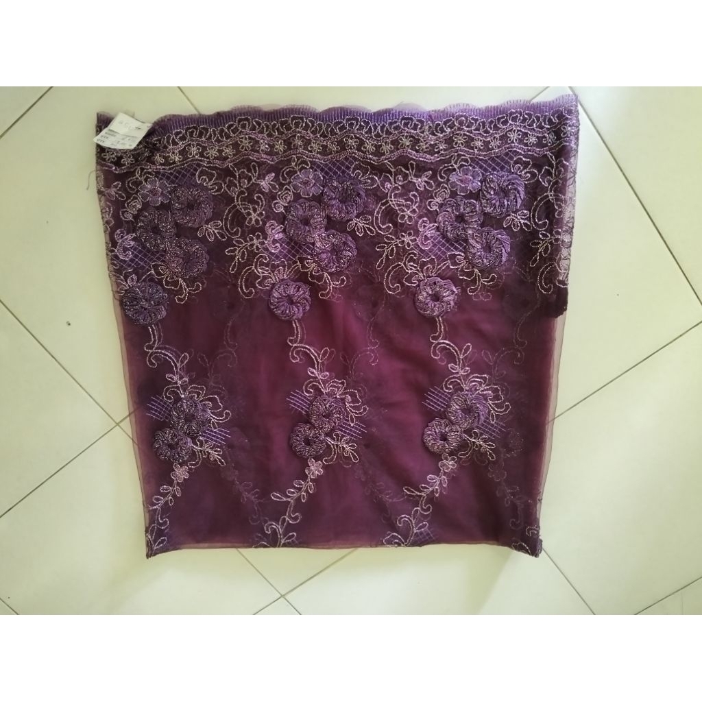 Kain Brukat Warna Ungu