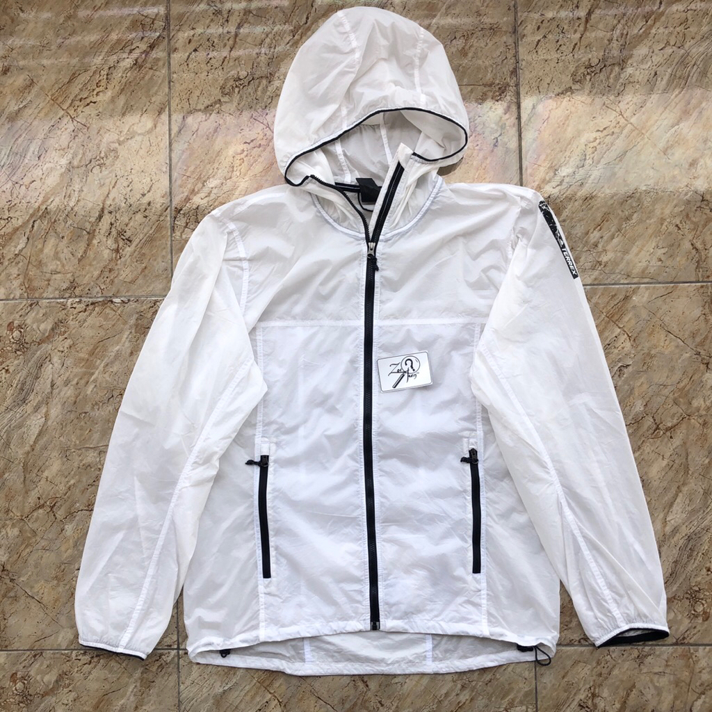 JAKET RUNNING TIPIS PUTIH